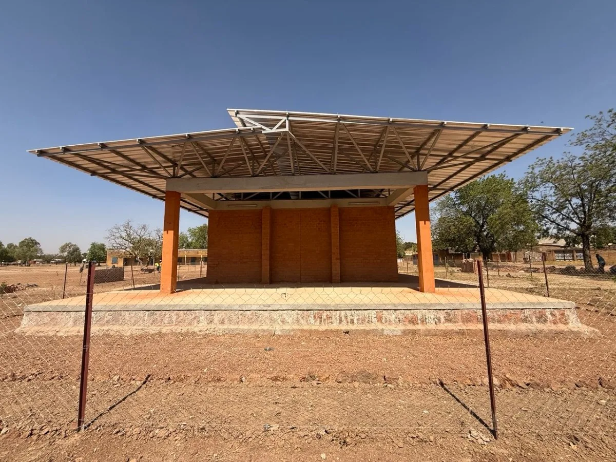 Vue d'ensemble du bâtiment scolaire éco-durable